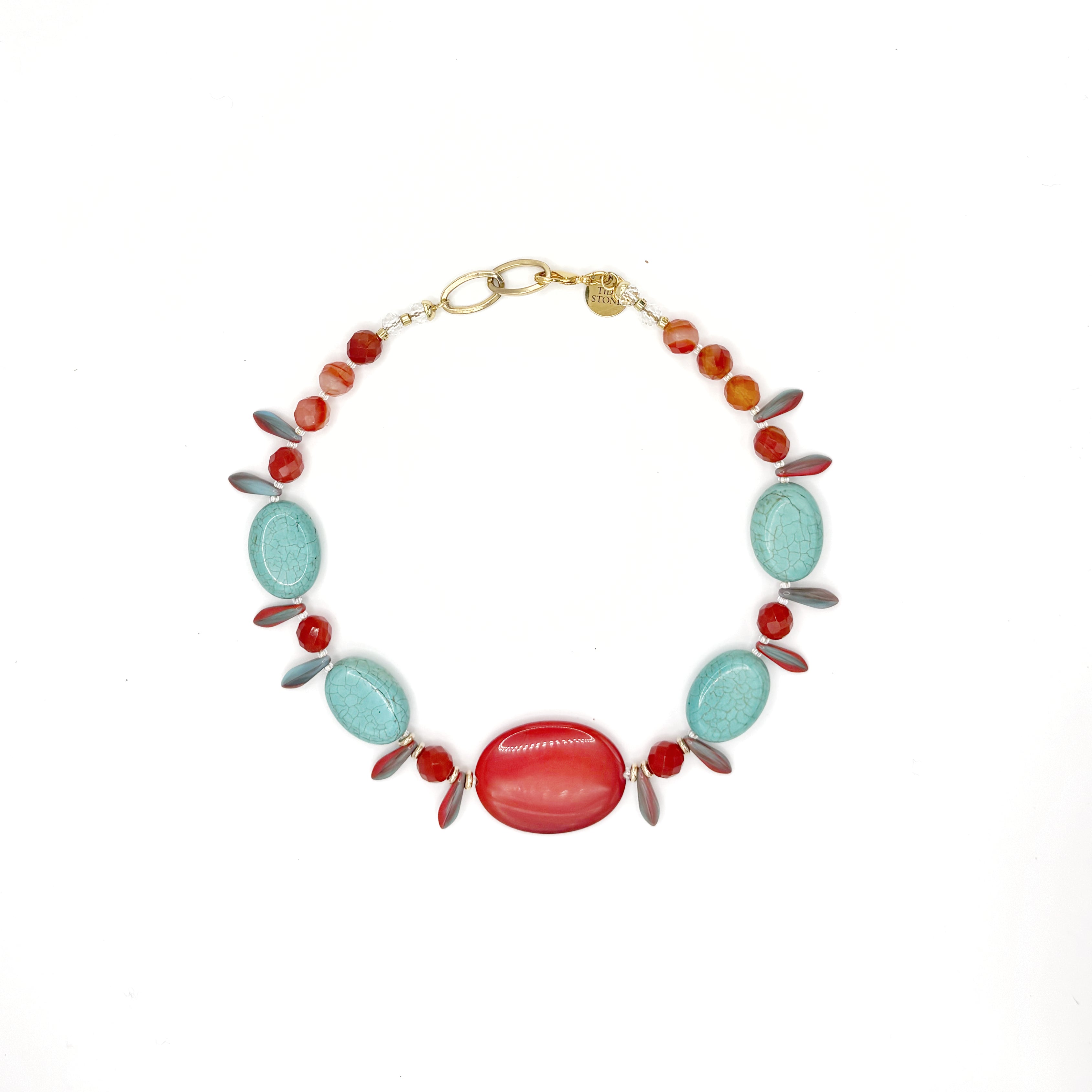 Collar Tormentoso – TideStone, collar artesanal de howlita turquesa craquelada y cornalina roja hecho a mano en España