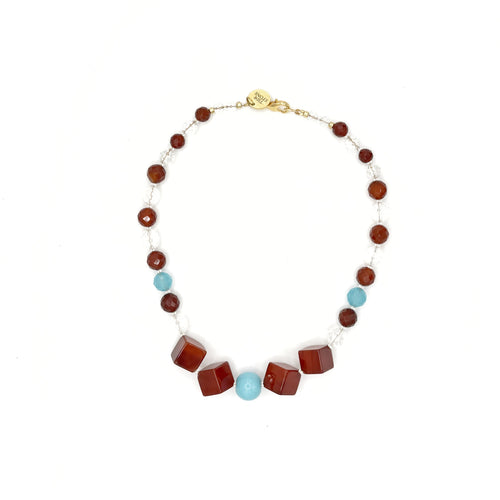 Collar Ancla – TideStone, collar artesanal de cornalina cúbica y calcedonia azul hecho a mano en España