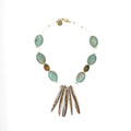 Collar Abanico – TideStone, collar artesanal de howlita turquesa y nácar hecho a mano en España