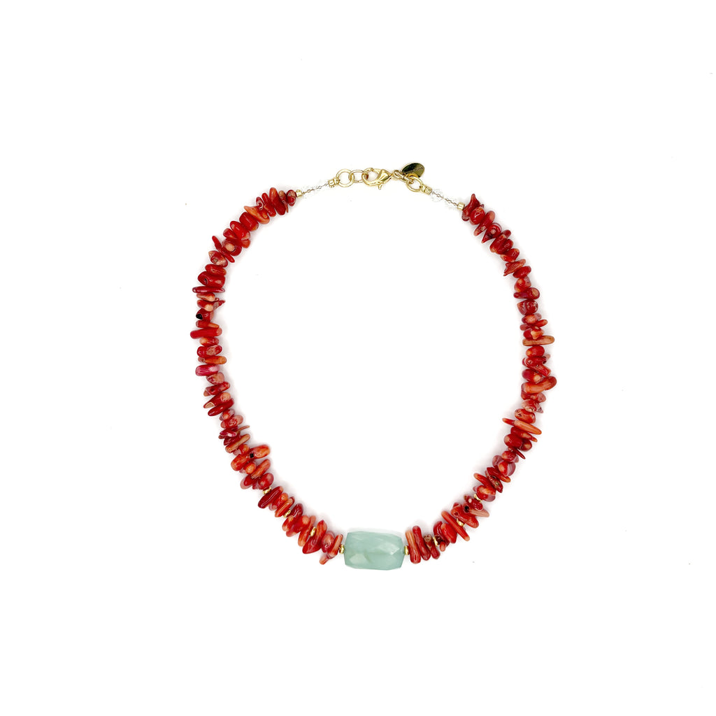 Collar Arrecife artesanal de coral bambú rojo y calcedonia azul — TIDE STONE España