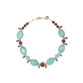 Collar Barlovento de howlita teñida en tono turquesa y ágata granate, hecho a mano – TideStone