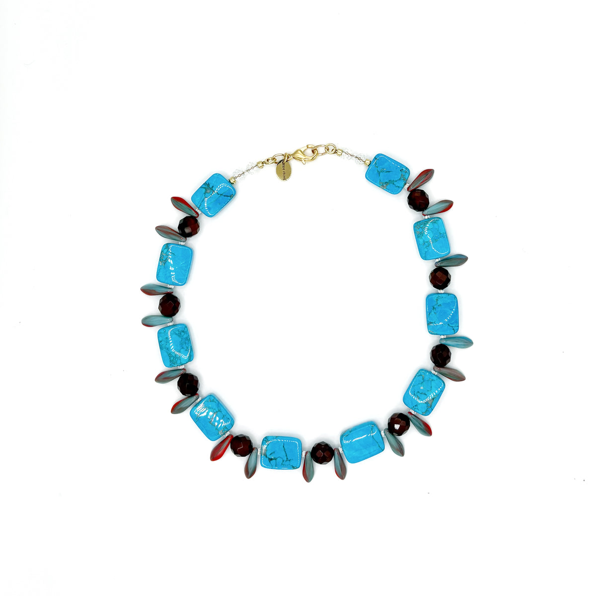 Collar Cala de howlita teñida en tono turquesa, cristal checo y cornalina, hecho a mano – TideStone