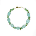 Collar Cíes de howlita teñida en tono turquesa, cristal checo y ágata verde, hecho a mano – TideStone
