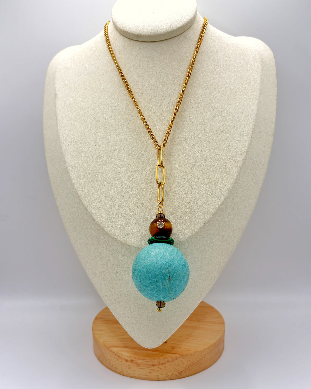 Collar Colgante Menta de ojo de tigre, malaquita y piel de serpiente teñida en busto – TideStone