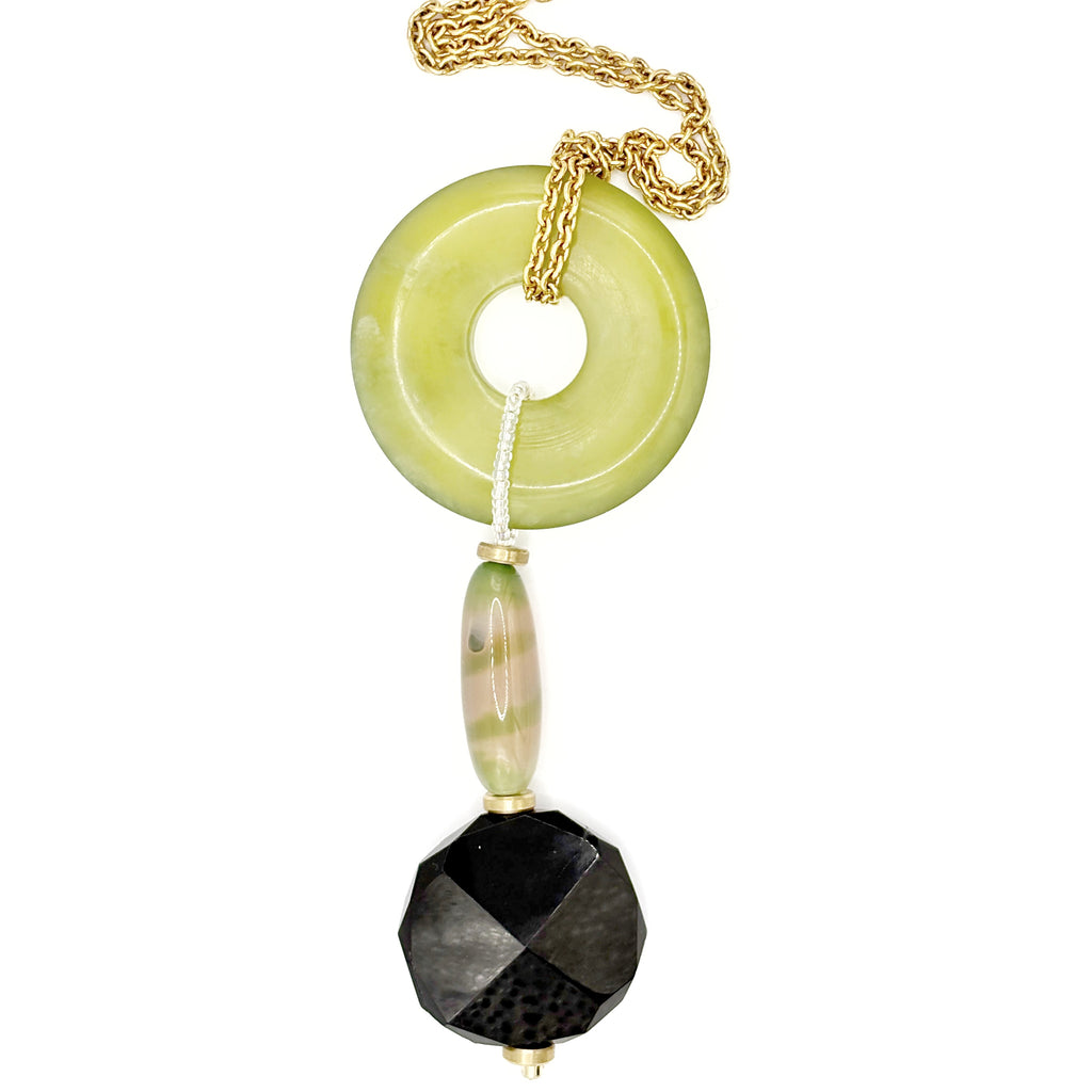 Detalle del Collar Donut Pistacho de jade pistacho y ónix – TideStone