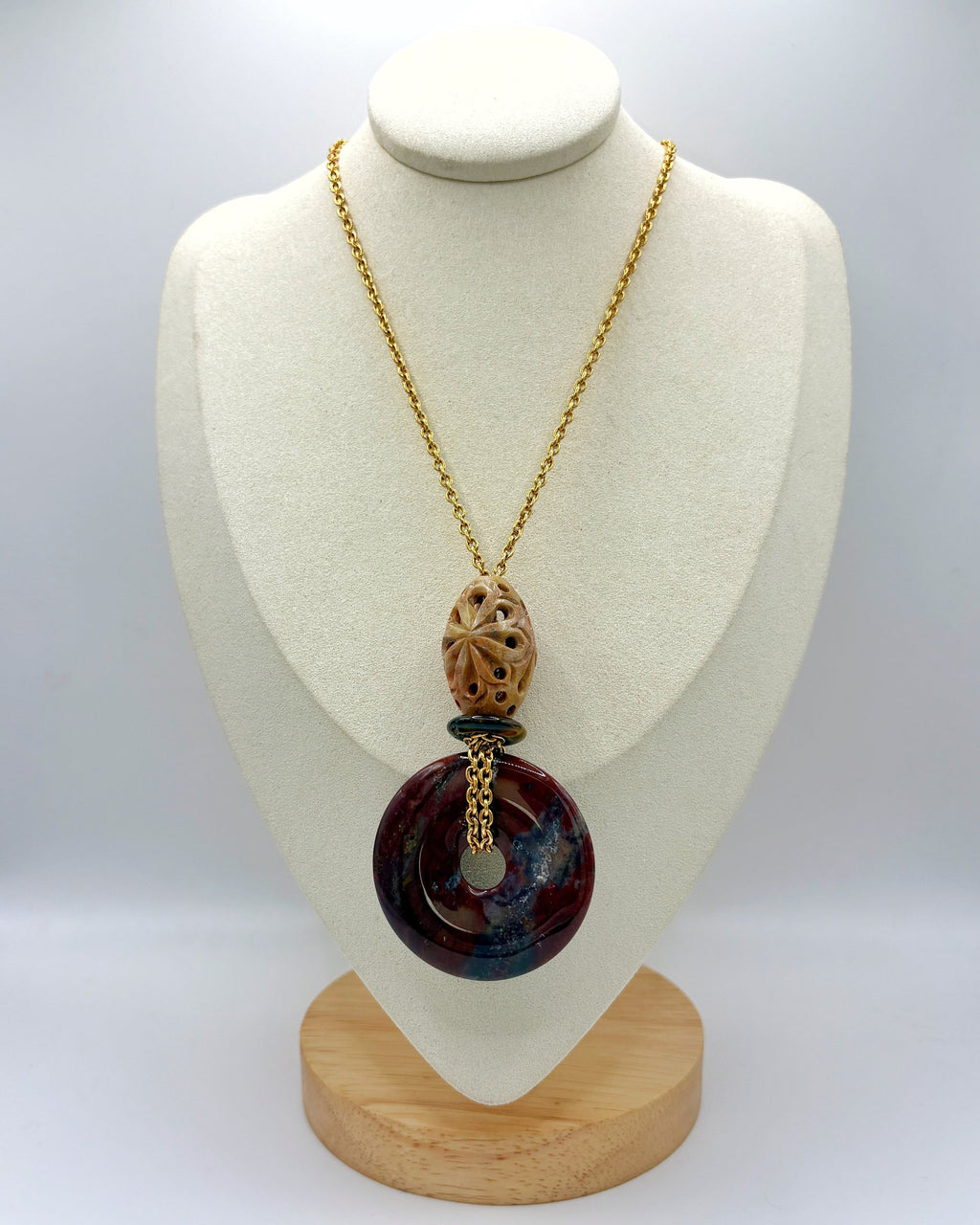 Collar Donut Rosa de jaspe y piedra de jabón tallada en busto – TideStone