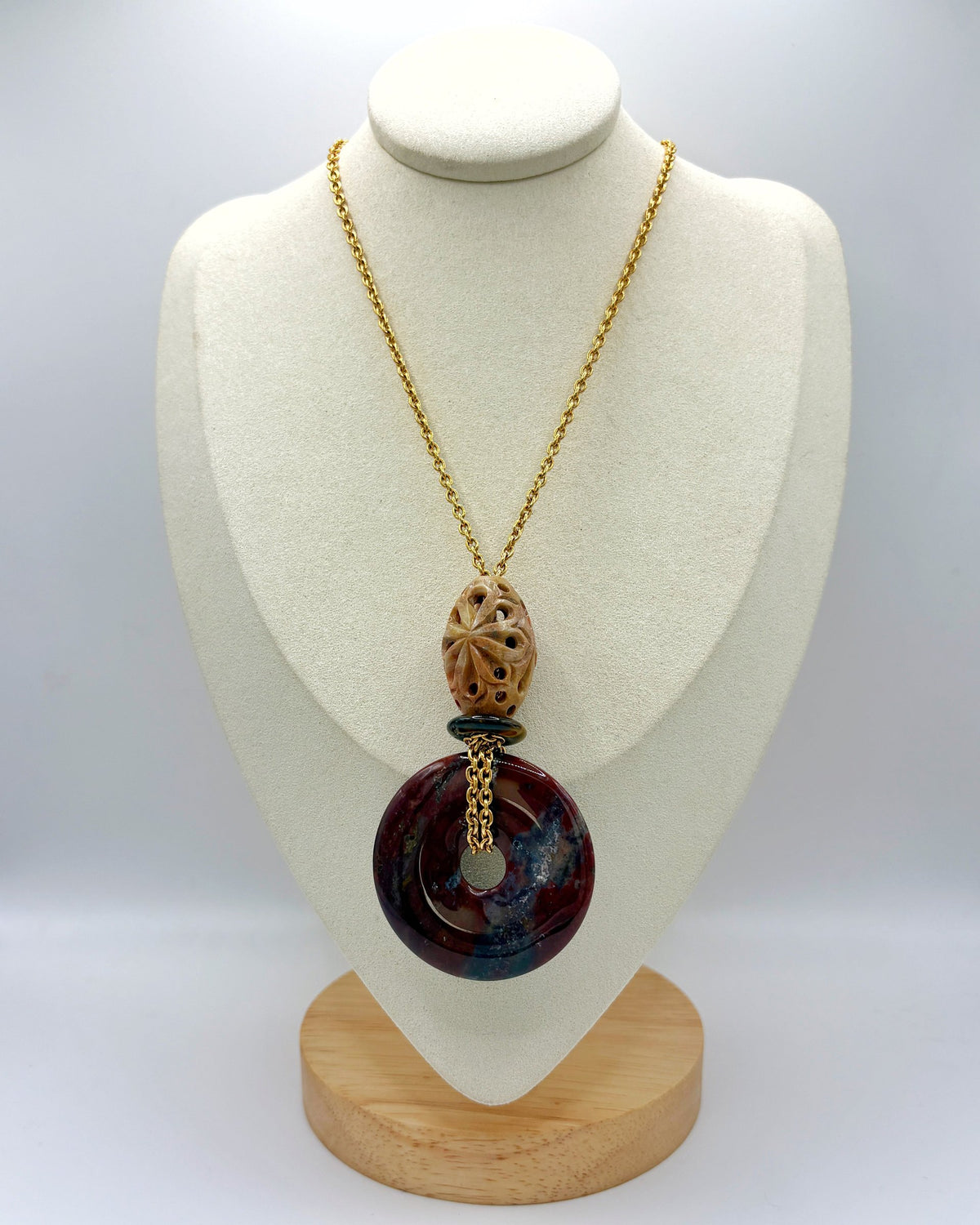 Collar Donut Rosa de jaspe y piedra de jabón tallada en busto – TideStone