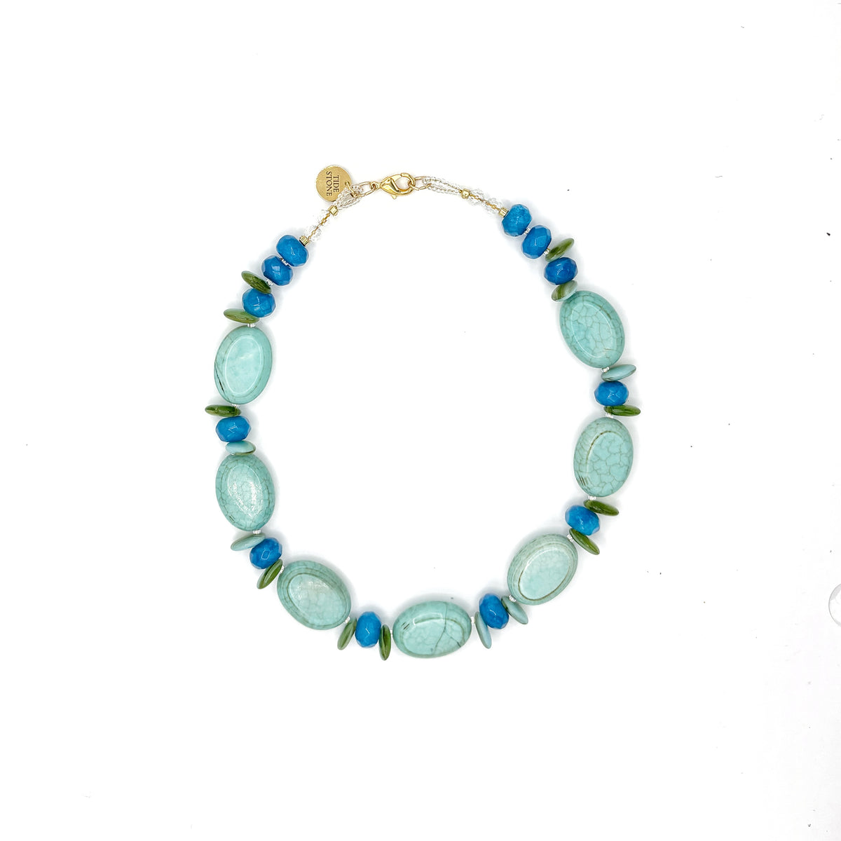 Collar Horizonte de howlita teñida en tono turquesa y cristal azul, hecho a mano – TideStone
