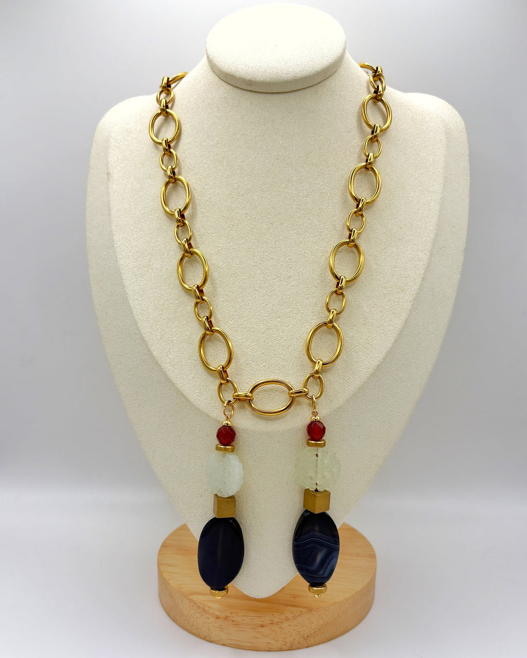 Collar Índigo de cadena de acero inoxidable dorado, ágata azul, jade y cornalina en busto – TideStone