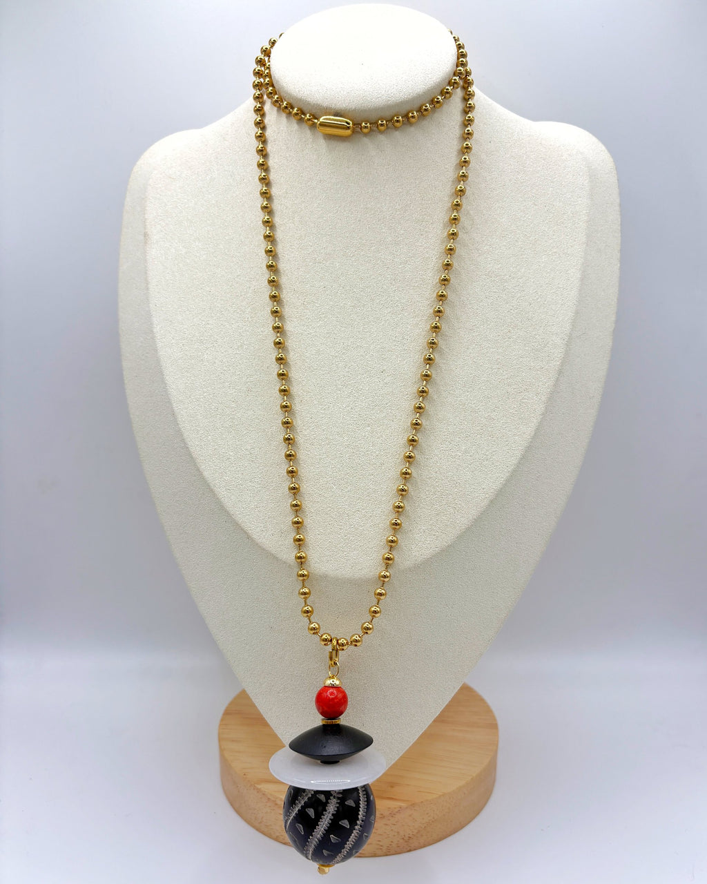 Collar Peonza de cadena de acero inoxidable dorado y colgante de hueso tallado en busto – TideStone