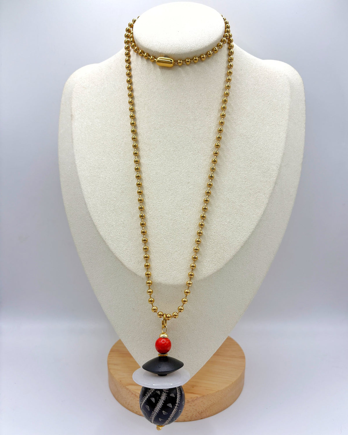 Collar Peonza de cadena de acero inoxidable dorado y colgante de hueso tallado en busto – TideStone