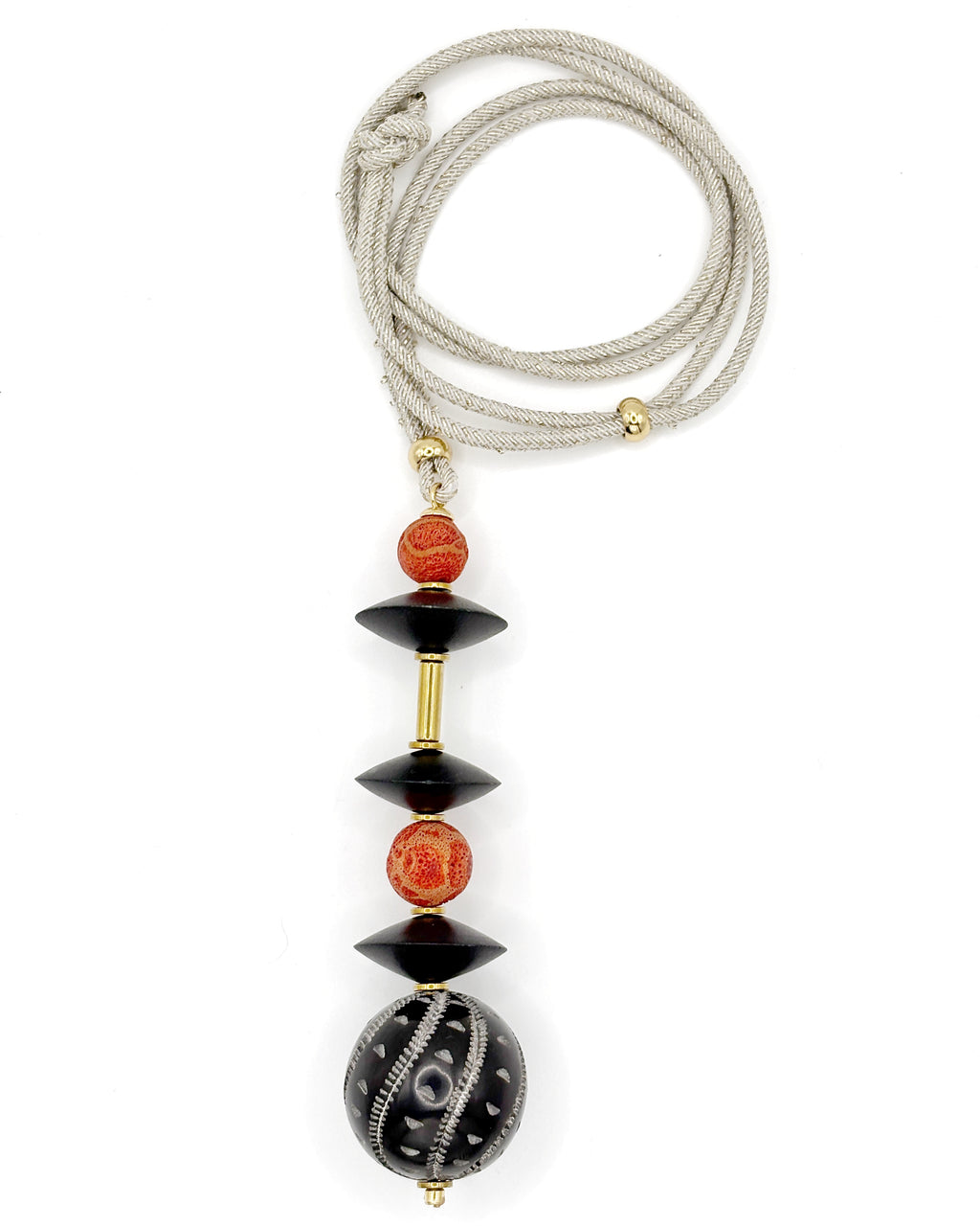 Collar Plomada de cordón trenzado con colgante de hueso tallado, madera negra y coral bambú teñido, hecho a mano – TideStone