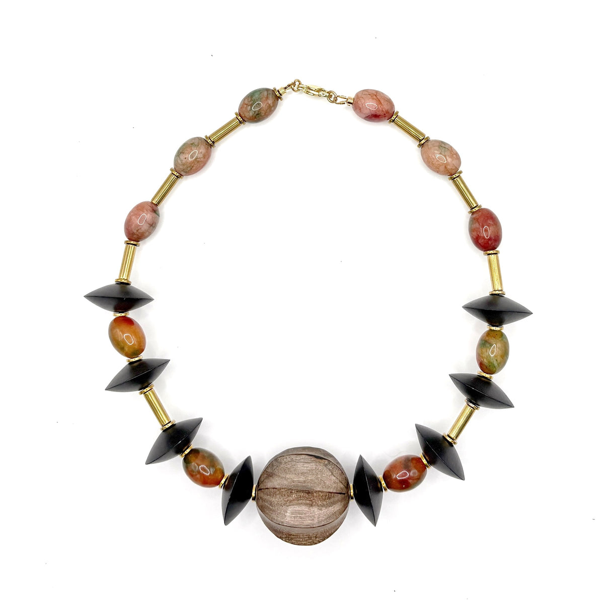 Collar Sabana de cuentas de jade, discos de madera negra y cuenta central de madera tallada, hecho a mano – TideStone