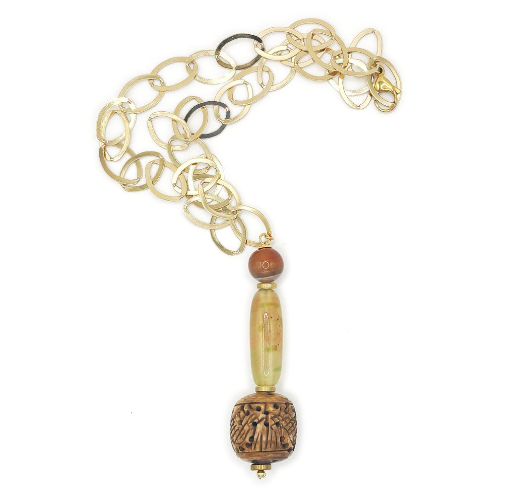 Collar Tamarindo con cadena dorada martillada, ágata y cuenta de hueso tallado, hecho a mano – TideStone