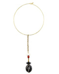 Gargantilla Péndulo de aro rígido dorado con colgante de hueso tallado, madera y coral bambú teñido, hecha a mano – TideStone